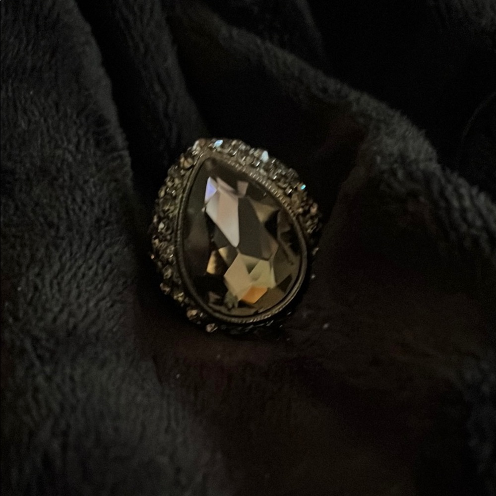 Elegant Silver Teardrop Ring